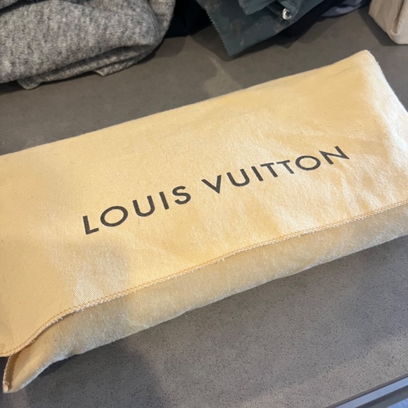Louis Vuitton Favorite MM - Picture 2 of 6